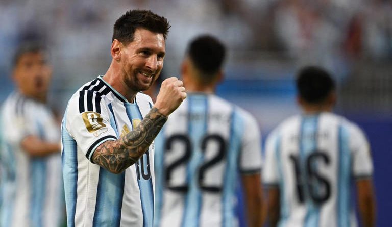 Messi brilha, iguala recorde de Klose, e Argentina vence Argélia na estreia da Copa