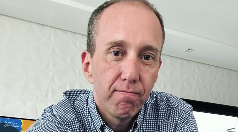 Justiça mantém bloqueio de bens de Manga no caso da compra dos kits de robótica